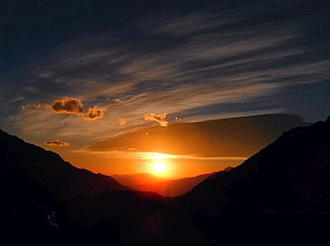 Le coucher du soleil invite à la méditation et la mystique de la nuit.